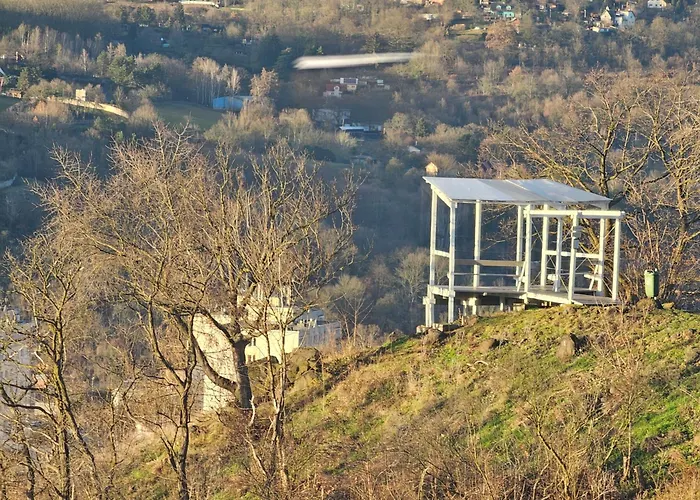 Usti & Forest With Garden And Views 公寓 *